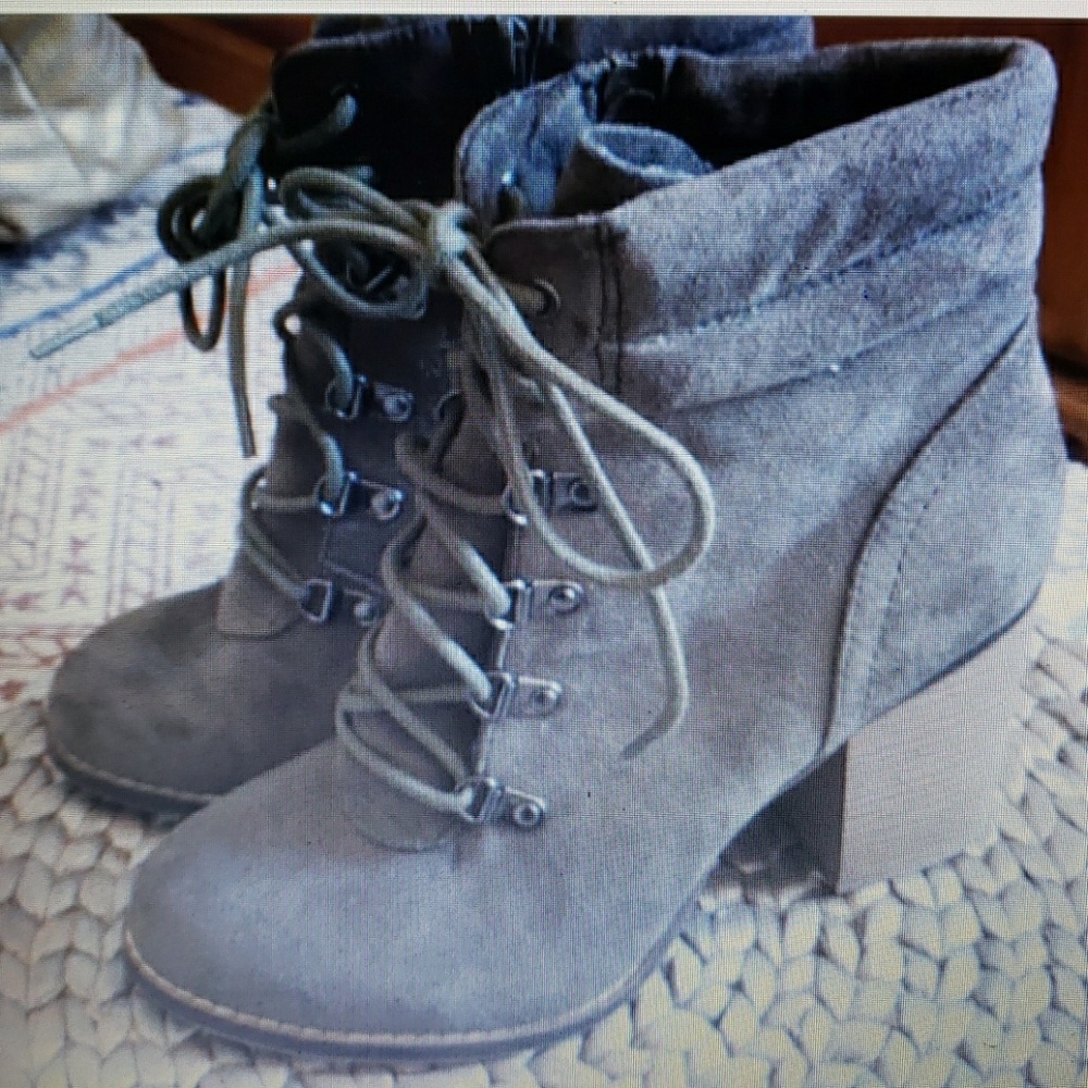 Candies used harl boots sz 8.5